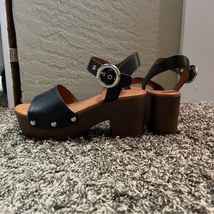 Nine West platform sandals, size 6